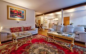 Stylish Town Centre Stay - 2-Bed Luxury Suite With Wifi
